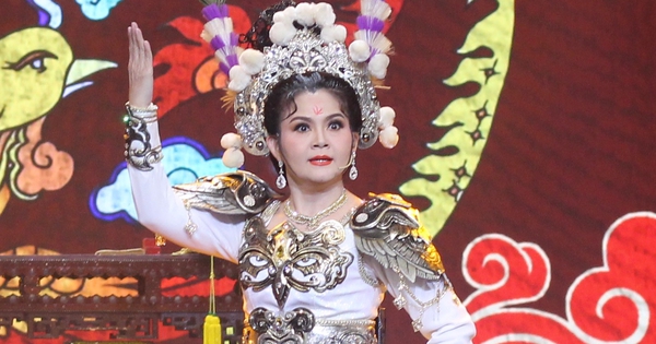 Trinh Trinh nói về chuyện con trai hát cải lương và điều trăn trở ở tuổi 49