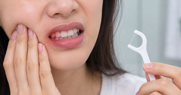 Dùng chỉ nha khoa chảy máu nướu, khi nào đáng lo?