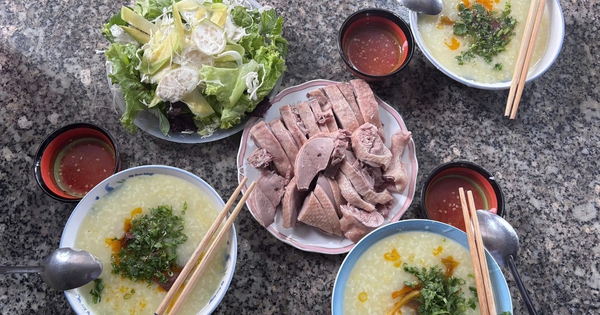 Đêm ở Tam Kỳ, ghé quán ven đường ăn cháo vịt nóng hổi