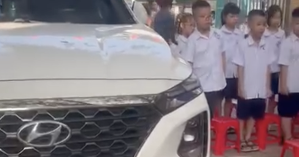 Vụ nữ hiệu phó đỗ ô tô giữa sân trường: Siết việc đưa xe vào giờ cao điểm