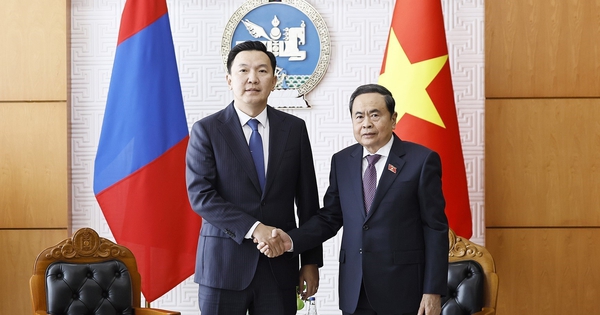 Chủ tịch Quốc hội Trần Thanh Mẫn hội kiến Thủ tướng Mông Cổ