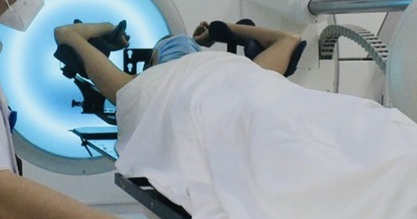 Bộ Y tế yêu cầu xác minh vụ ‘muốn xạ trị nhanh phải kẹp tiền vào sổ’