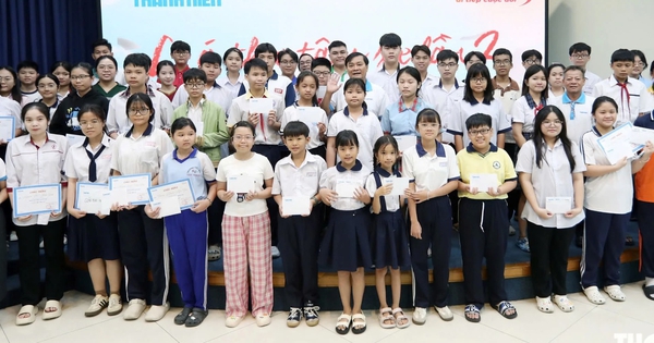 Khi nỗi nhớ mẹ, nhớ ba ướt nhòe trang giấy