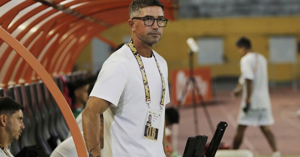 HLV Kewell chua chát ‘thật khó chấp nhận khi Hà Nội thua quá nặng’, HLV Văn Sỹ Sơn sung sướng tột độ