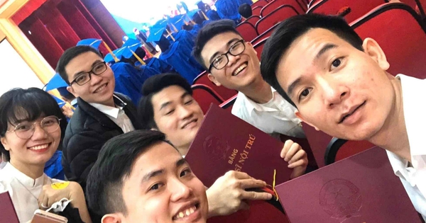 Chuyện của bác sĩ nội trú: 'Nay nhắn tin, mai trả lời thì ai yêu ?'
