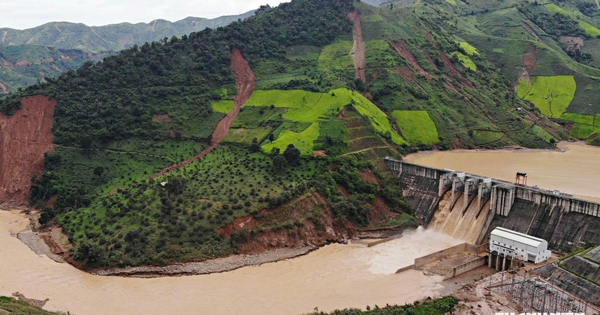 Thủy điện công và tội