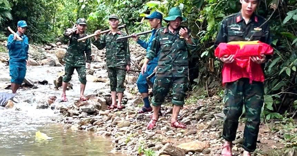 Tìm thấy mộ liệt sĩ cùng cúc áo, vỏ đạn AK giữa rừng già ở Đà Nẵng