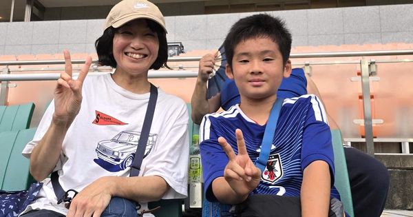 Hai mẹ con Nhật Bản thành fan đặc biệt của đội tuyển nữ Việt Nam thế nào?