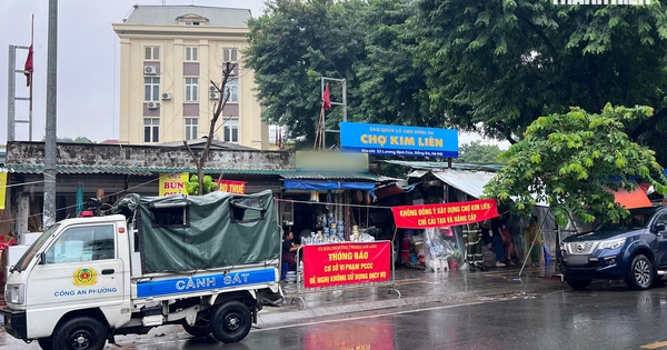 Chợ Kim Liên đóng cửa, gần 200 tiểu thương chưa biết ngày trở lại