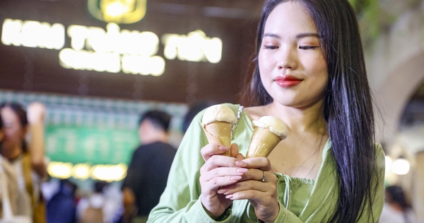 Người Hà Nội lưu luyến kem Tràng Tiền trước ngày dừng bán ở địa chỉ truyền thống