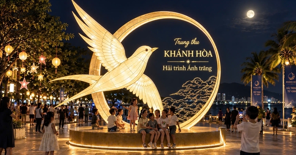 Dàn mascot khổng lồ cao trên 4 m trong đêm hội trung thu ở Nha Trang