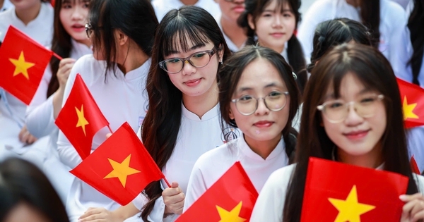 Nóng: TP.HCM công bố các khoản thu và mức thu áp dụng trong trường công lập
