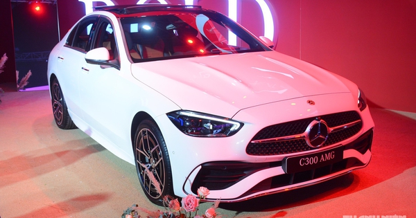 Sedan bán chạy nhất của Mercedes tại Việt Nam 'lãnh án' triệu hồi do lỗi khóa cửa