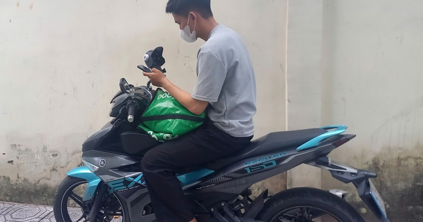 Chạy xe công nghệ 9-13 giờ/ngày, tài xế trẻ đối mặt với đau lưng, mỏi mắt