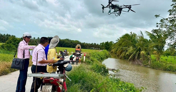 Máy bay không người lái mở lối khởi nghiệp trên đồng ruộng
