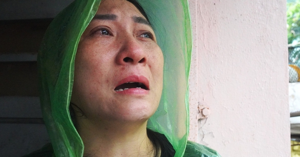 Mưa lớn kéo dài: Xót xa nhìn nhà bị hư hỏng