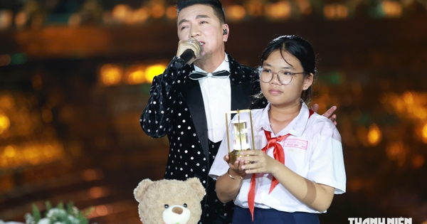 Đàm Vĩnh Hưng, Uyên Linh gây xúc động mạnh