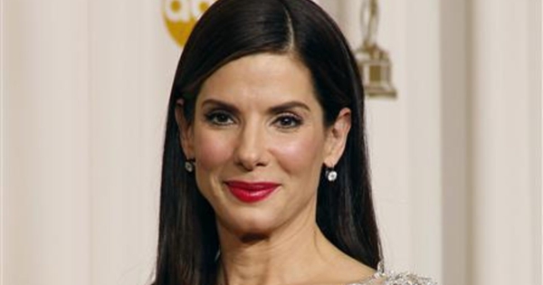 Sandra Bullock tiết lộ từng bị yêu cầu cởi đồ khi mới bước chân vào Hollywood