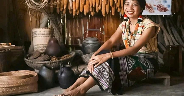 Cô gái S’tiêng bỏ phố về rừng: Khi nghề xưa thành sinh kế mới