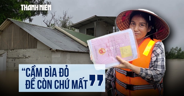 Xóm nhỏ ngoại thành hóa 'ốc đảo', người dân cầm sổ đỏ chạy lũ