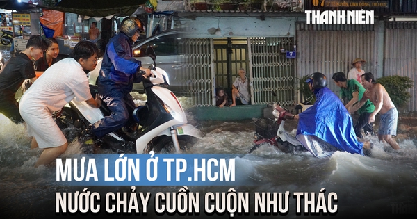 Mưa lớn ở TP.HCM khiến nhiều đường ngập sâu, nước chảy cuồn cuộn như thác