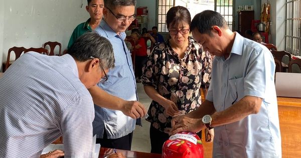 Những chú heo đất góp yêu thương