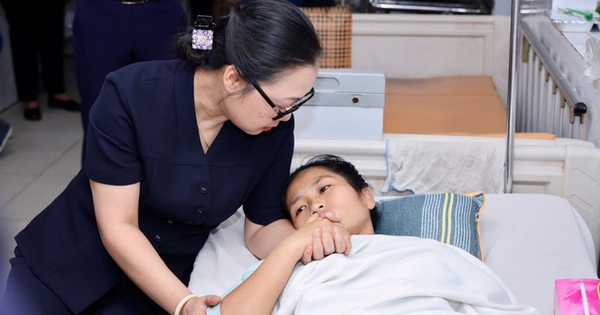 Chủ tịch nước tặng thưởng Huân chương Dũng cảm cho cô giáo Hoàng Thị Hiền