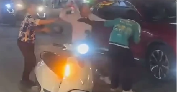 Xác minh clip tài xế xe ôm công nghệ bị đánh túi bụi trong đêm