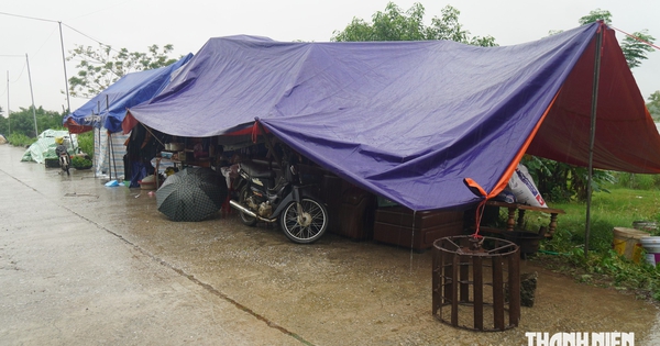 Khổ như dân ngoại đê mùa lũ lụt