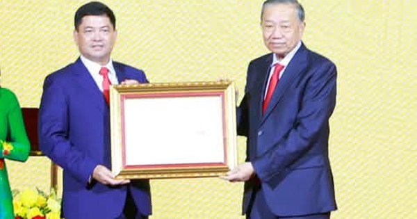 Tổng Bí thư, Chủ tịch nước Tô Lâm trao Nghị quyết thành lập thành phố Bắc Ninh