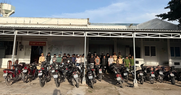 Ngăn chặn gần 30 'quái xế' chạy xe rú ga gây náo loạn lúc rạng sáng