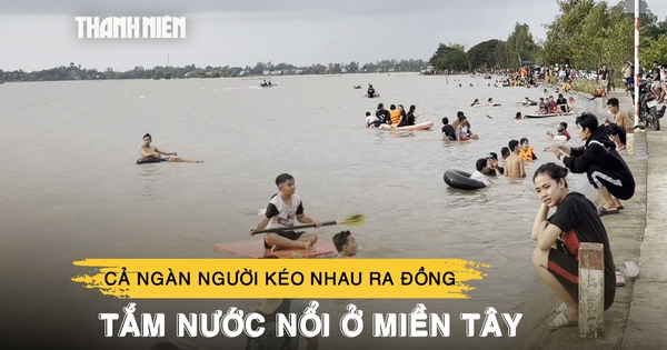 Cả ngàn người kéo nhau ra đồng tắm nước nổi ở miền Tây