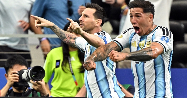 Man City biến đàn em Messi trở thành cầu thủ đắt giá nhất Ngoại hạng Anh