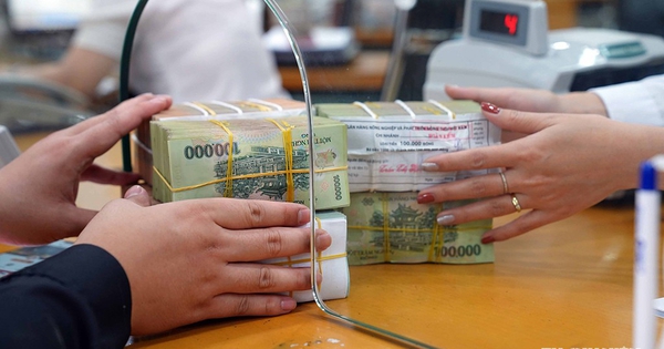 Lãi suất neo cao, tỷ giá hối đoái diễn biến ngược