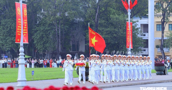 Thức từ 2 giờ sáng để đón khoảnh khắc thiêng liêng ngày Quốc khánh