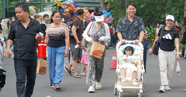 Ngày cuối kỳ nghỉ lễ Quốc khánh 2.9: Dinh Độc Lập, Thảo Cầm Viên kín người