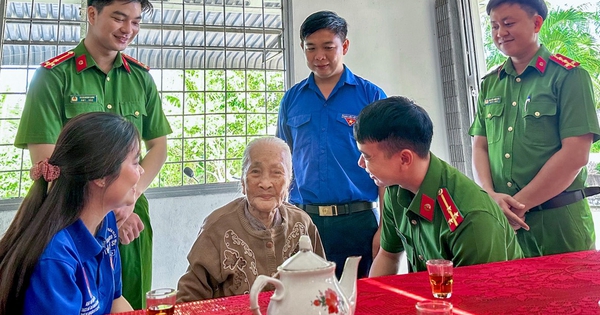 Người giữ bình yên, thắp lửa yêu thương