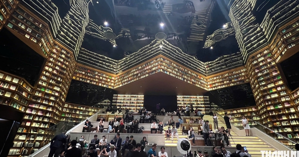 Rần rần check-in 'thư viện khổng lồ' gợi nhớ đến Starfield Library
