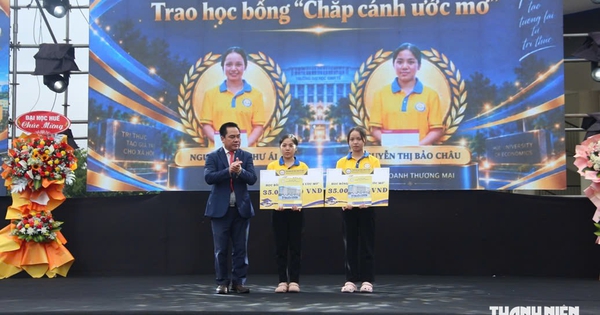 Trường đại học Kinh tế Huế trao 167 triệu đồng tiếp sức sinh viên vượt khó