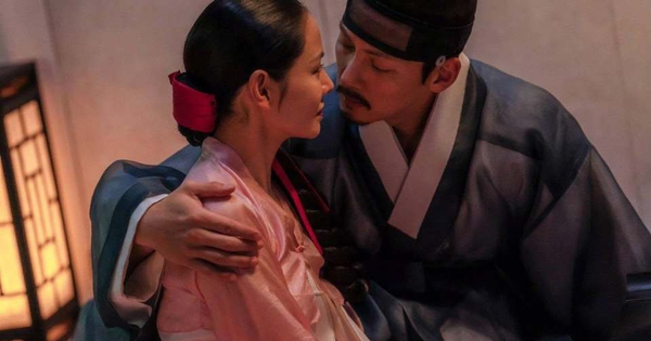 Phim mới của Son Ye Jin, Ji Chang Wook bị 'ném đá' vì quá nhiều cảnh nóng