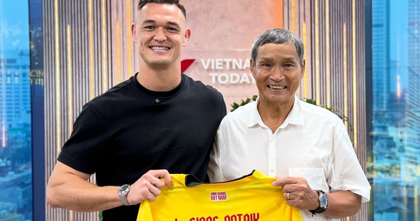 Lê Giang Patrik tri ân HLV Mai Đức Chung và câu chuyện cảm động cách đây 18 năm