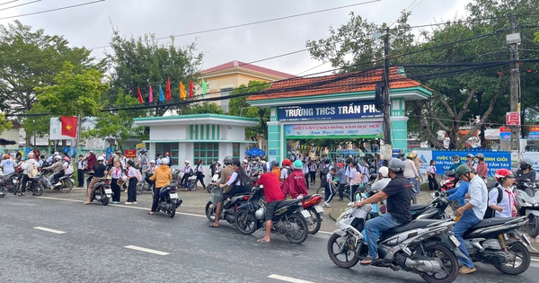 Vĩnh Long: Xác minh nhóm học sinh đánh hội đồng bạn trước cổng trường