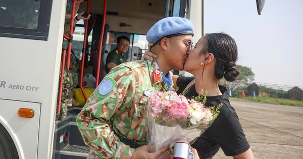 'Mong anh hoàn thành nhiệm vụ để về cưới em'