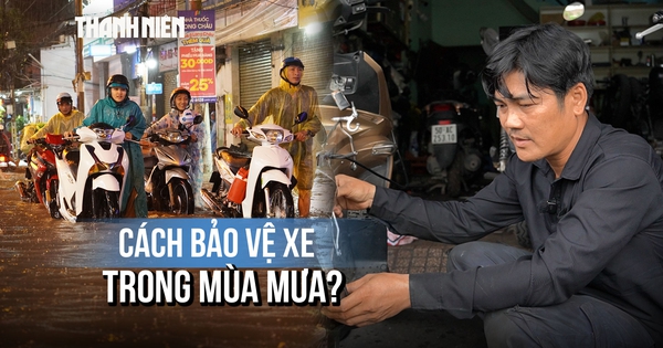 Mưa trắng trời ở TP.HCM, chủ tiệm sửa xe làm điều bất ngờ: Chỉ khách cách… bớt phải quay lại tiệm