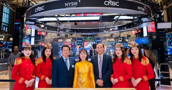 Nữ tỉ phú Nguyễn Thị Phương Thảo tham dự lễ rung chuông NYSE của Ngoại trưởng Mỹ