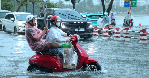 Nha Trang ngập nhiều tuyến đường sau mưa lớn, Khánh Hòa có thể xuất hiện lũ