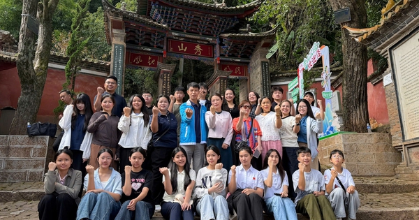 Hành trình khám phá dấu ấn ngàn năm trên núi Tú Sơn