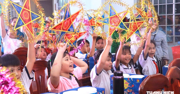 'Lồng đèn thắp sáng ước mơ' lan tỏa khắp vùng biên giới tỉnh Tây Ninh
