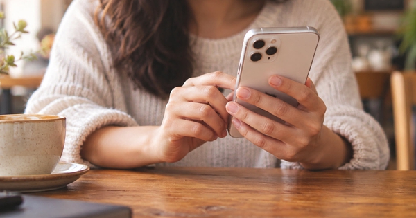 Apple chèn quảng cáo khó tắt lên iOS gây bức xúc