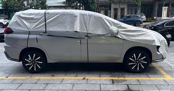 Đỗ ô tô dưới mưa dài ngày, cần lưu ý gì khi dùng bạt che xe?